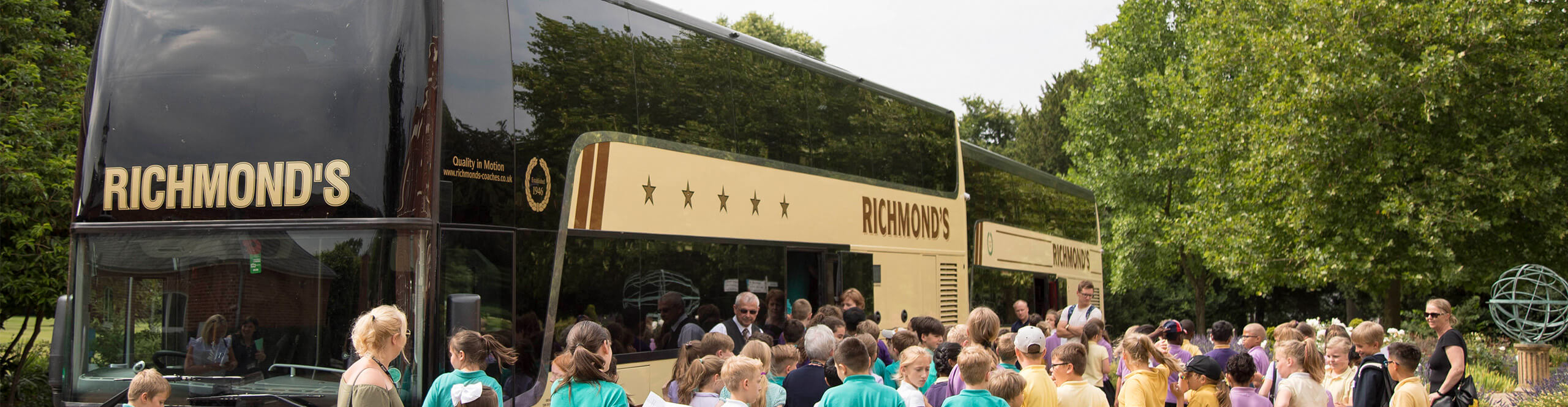 A school group using Richmonds Coaches on the Wellcome Genome Campus
